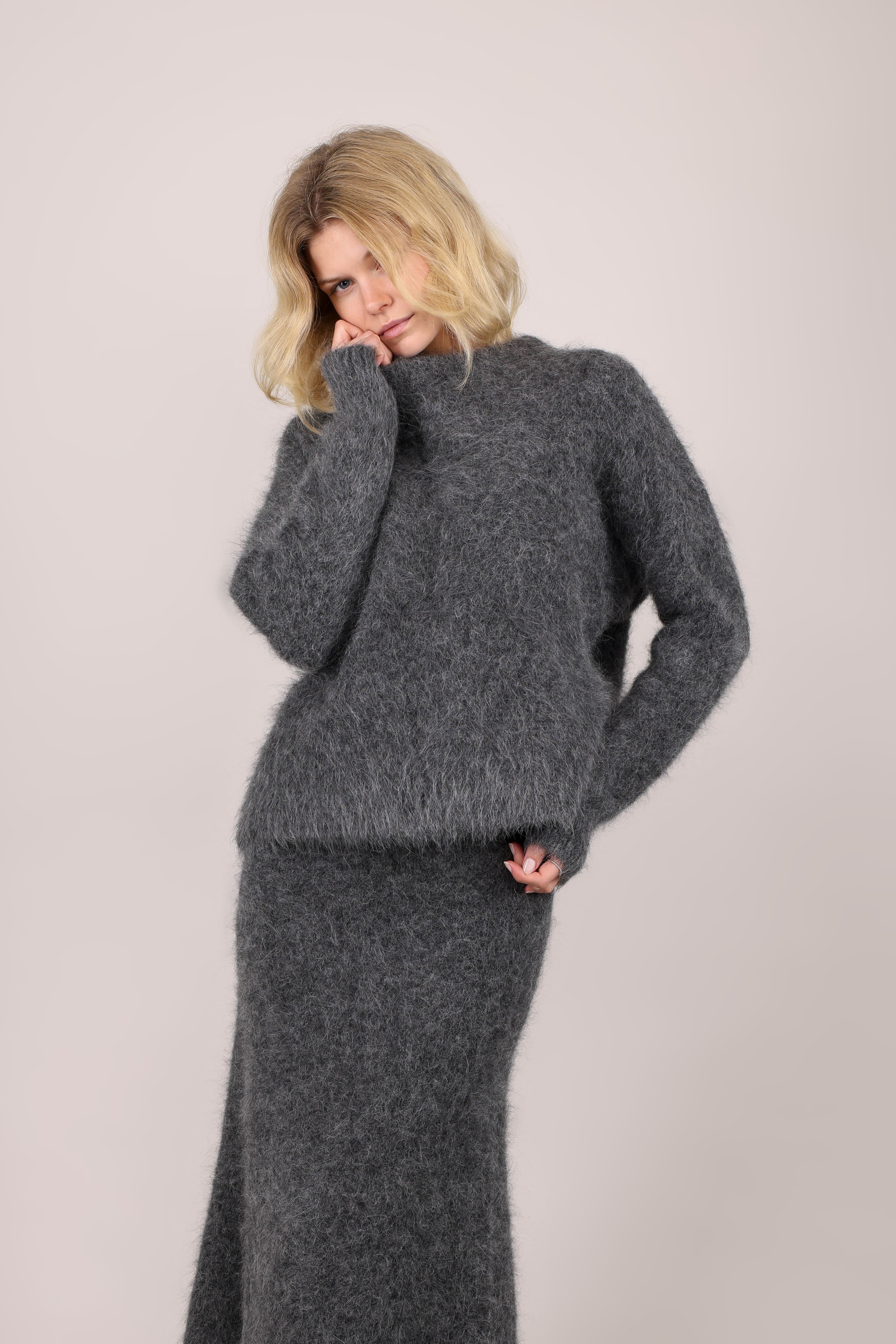 Urban Pioneers Female Babsan Sweater SWEATER CHARCOAL