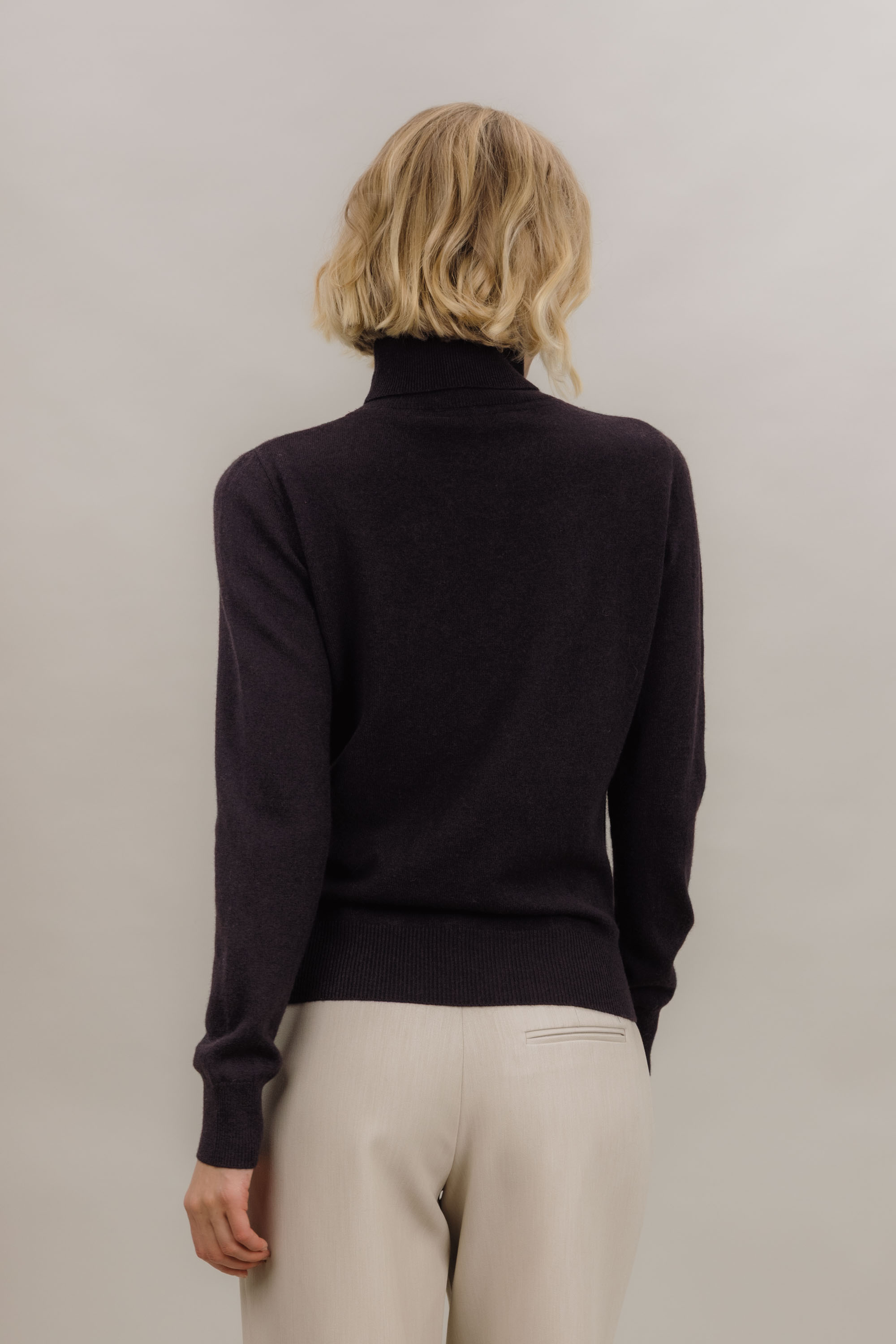 Urban Pioneers Female Bailey Turtleneck SWEATER DARK BROWN