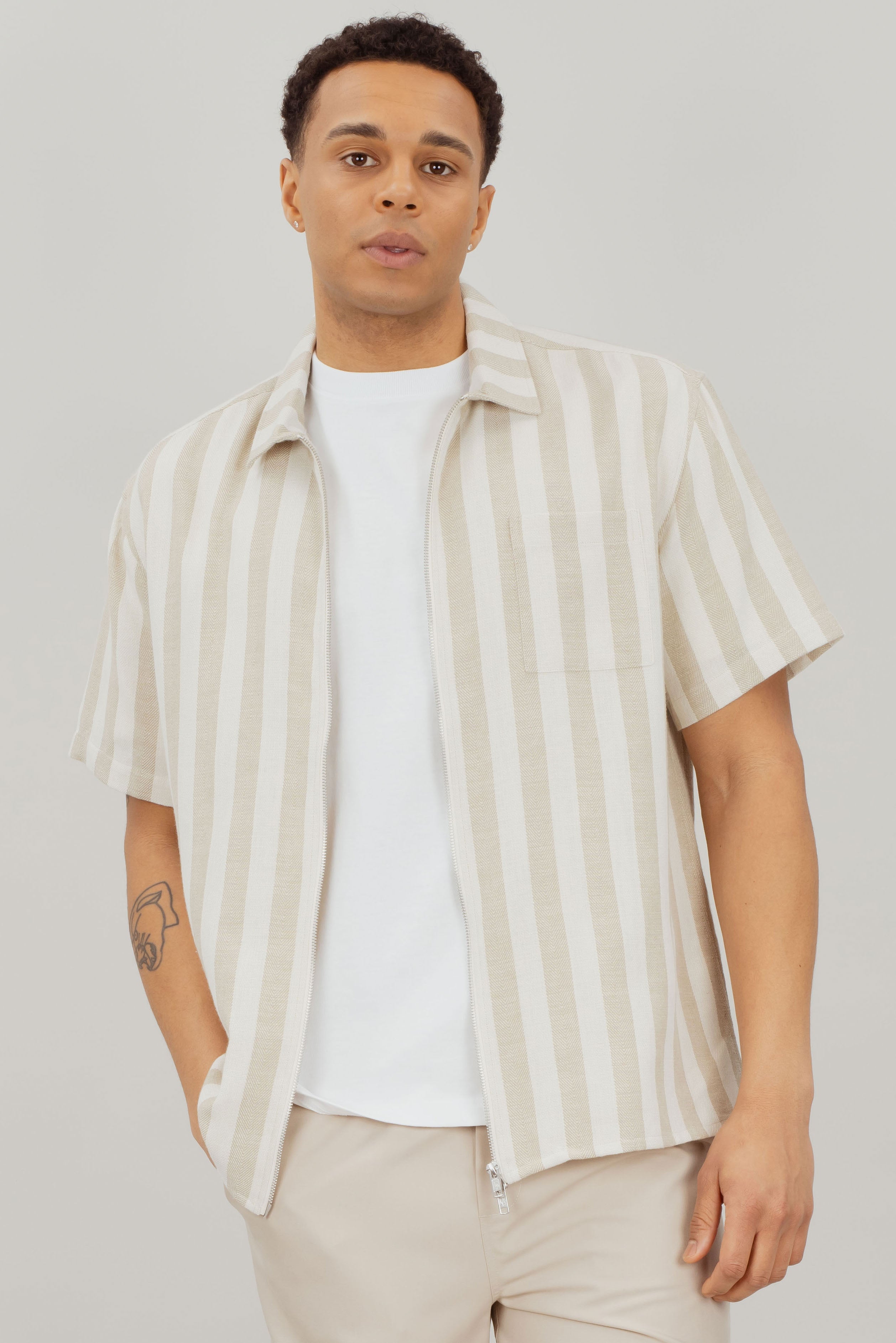 Urban Pioneers Male Bale SS SHIRT SAND