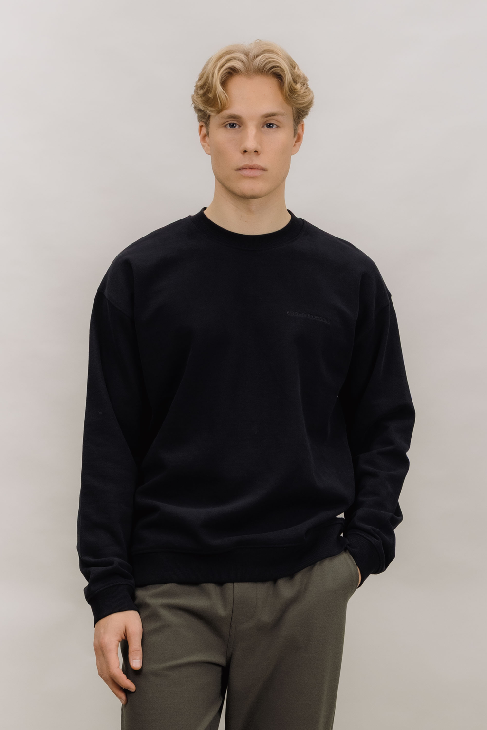 Urban Pioneers Male Chow Sweatshirt SWEATER BLACK