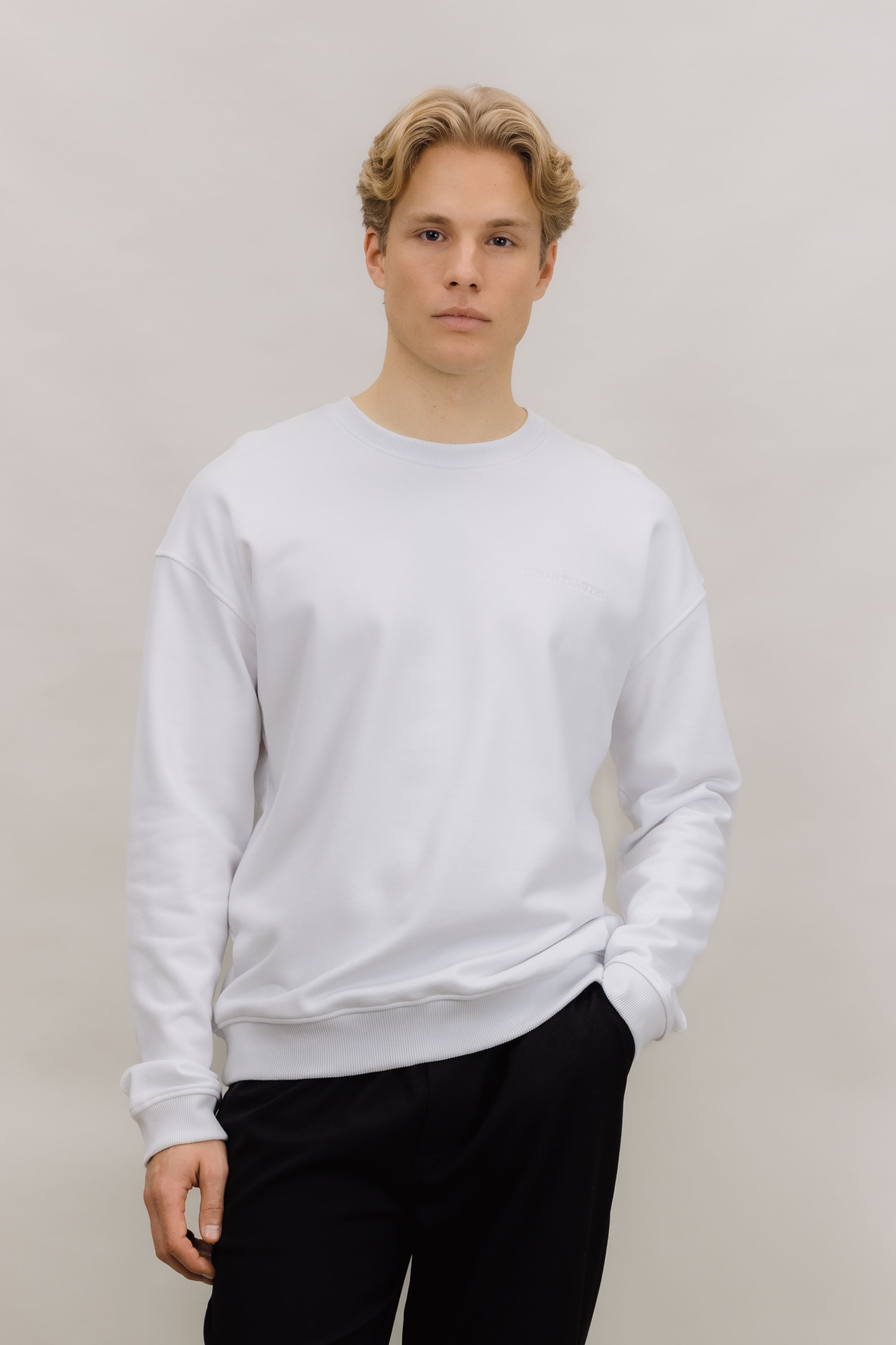 Urban Pioneers Male Chow Sweatshirt SWEATER WHITE