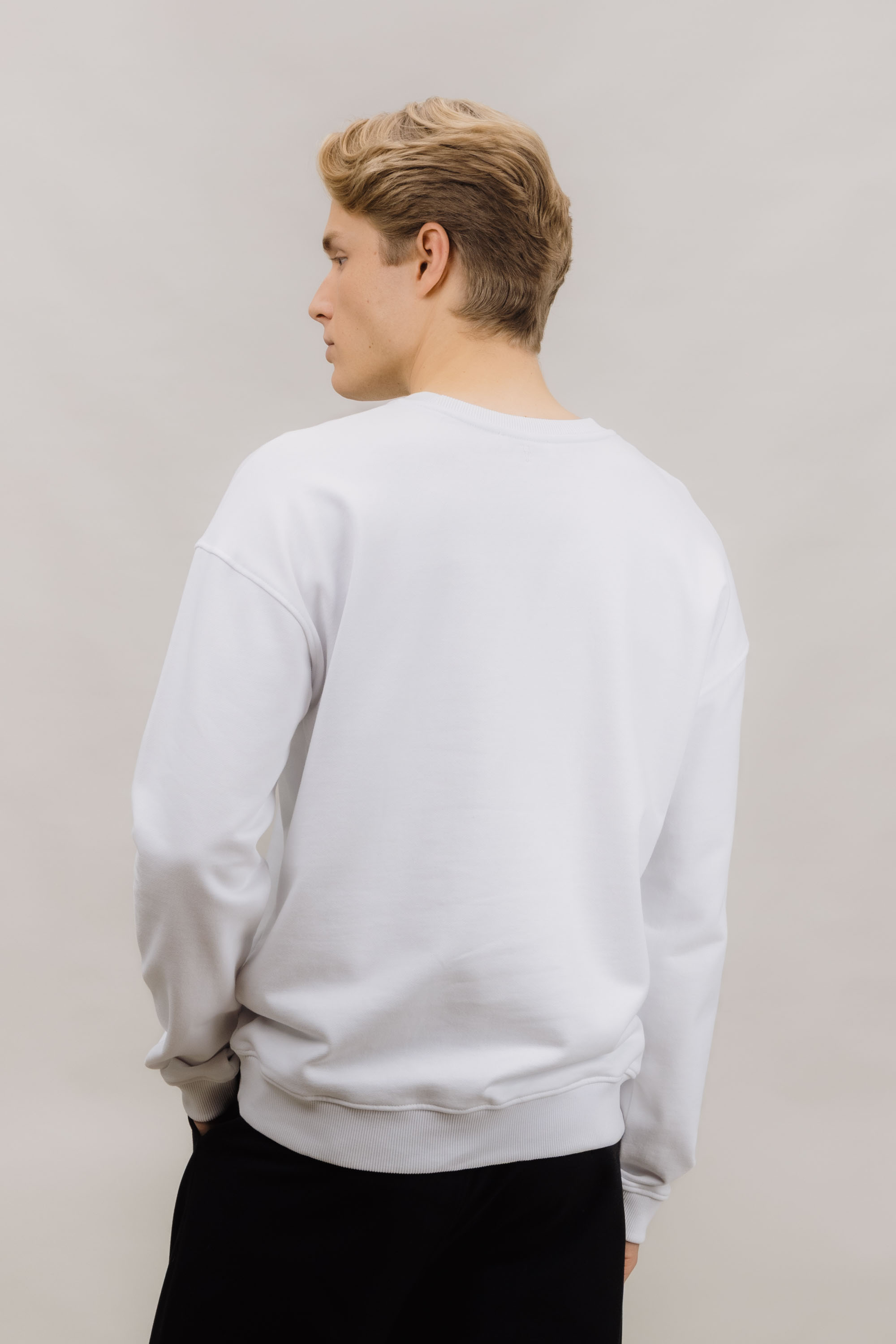 Urban Pioneers Male Chow Sweatshirt SWEATER WHITE