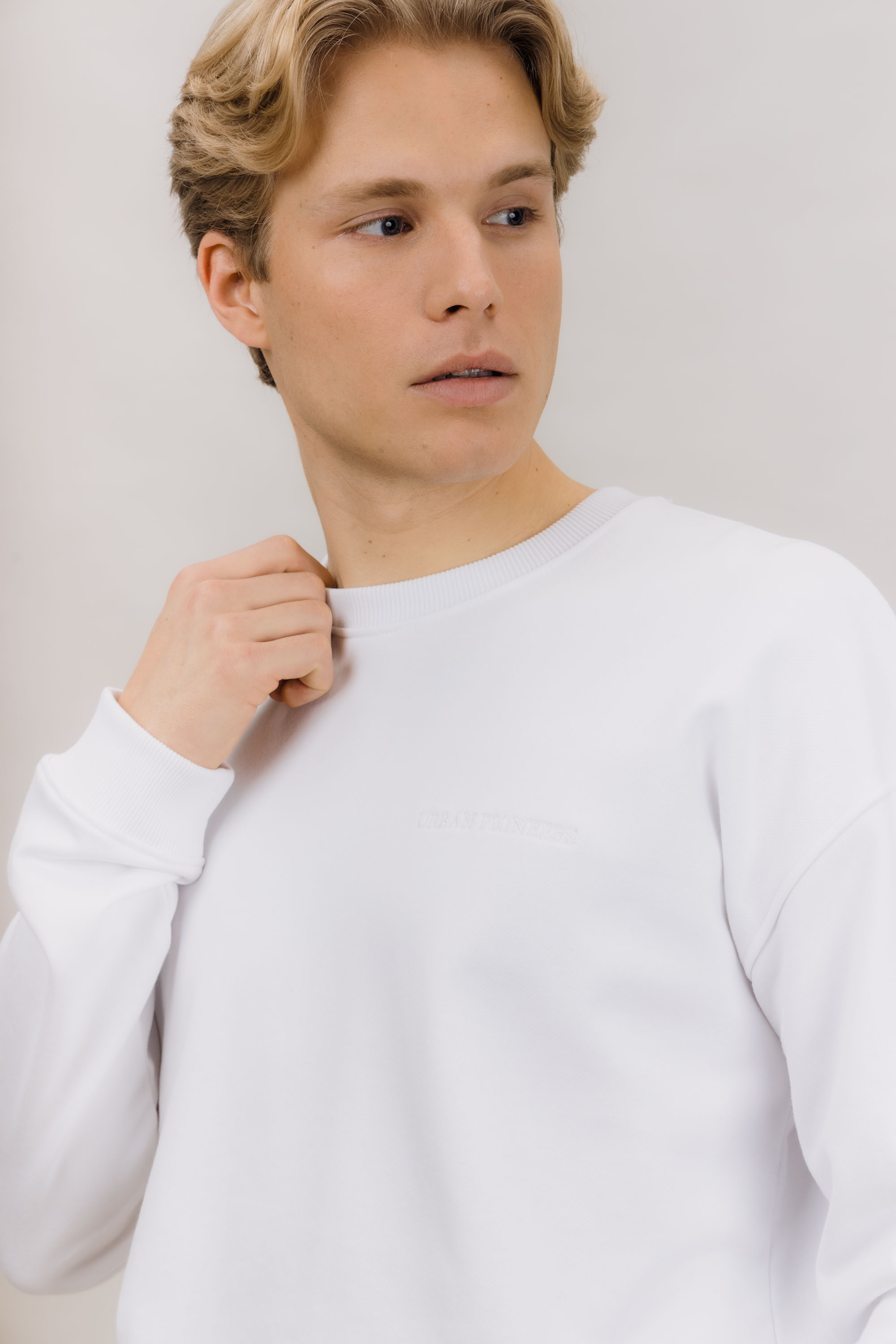 Urban Pioneers Male Chow Sweatshirt SWEATER WHITE