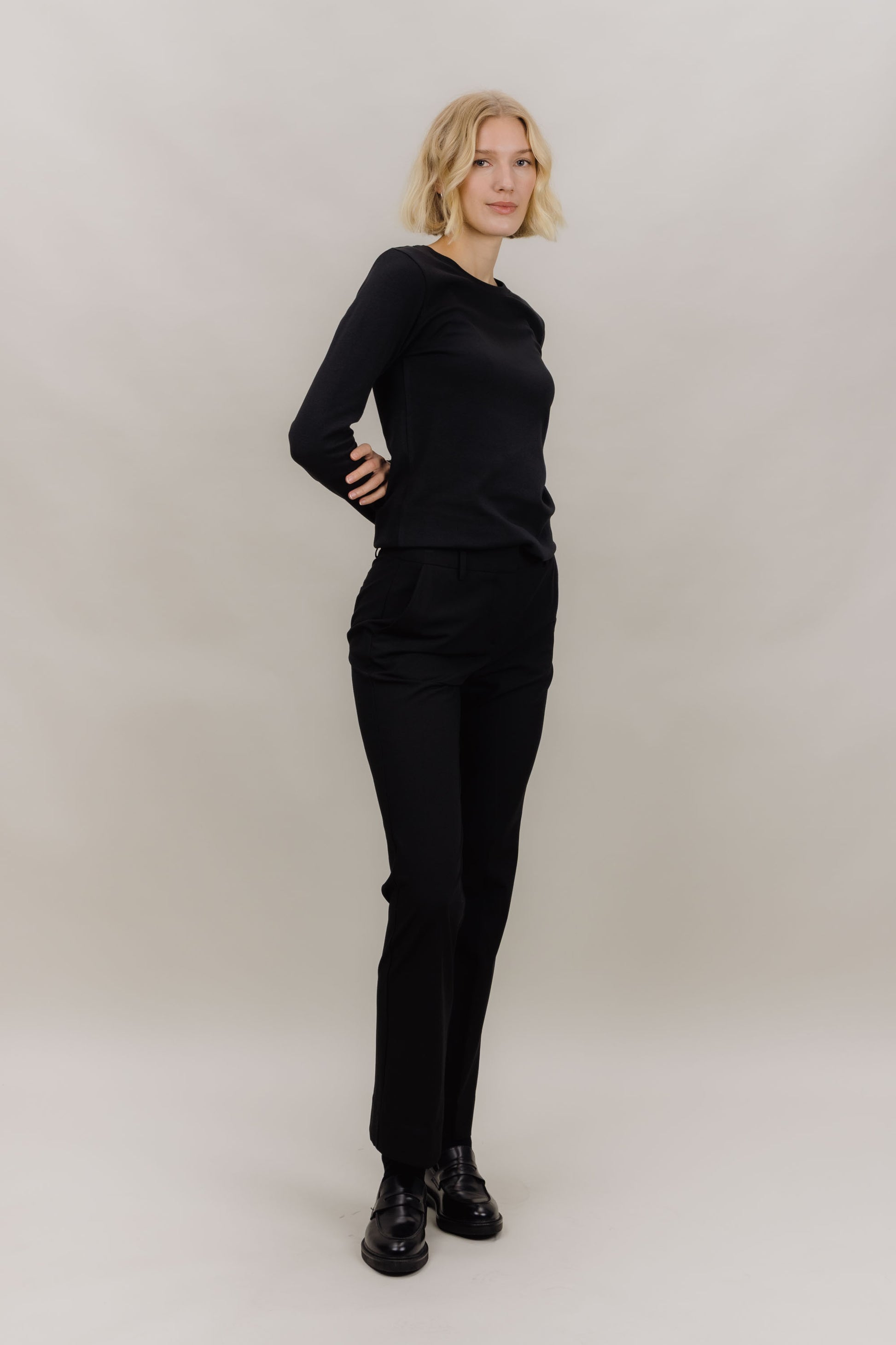 Urban Pioneers Female Erato Pants PANTS BLACK