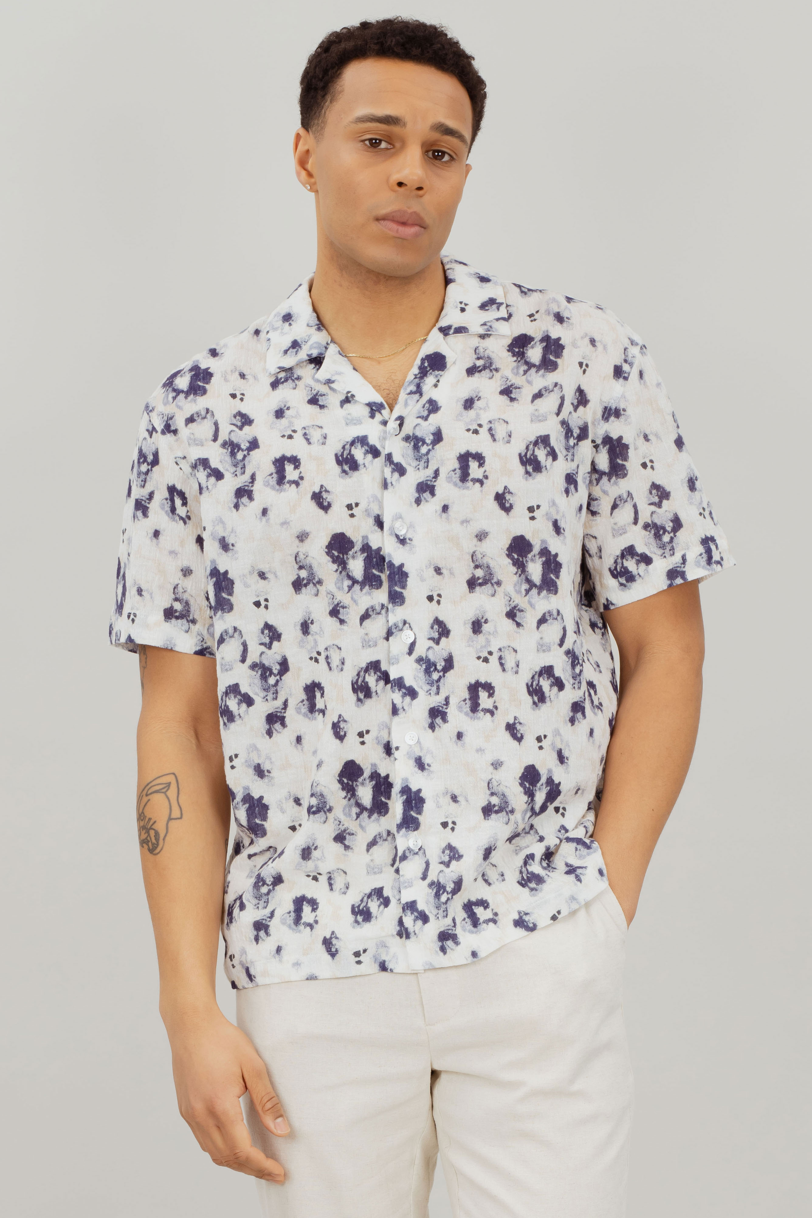 Urban Pioneers Male Gaston SS SHIRT BLUE AOP