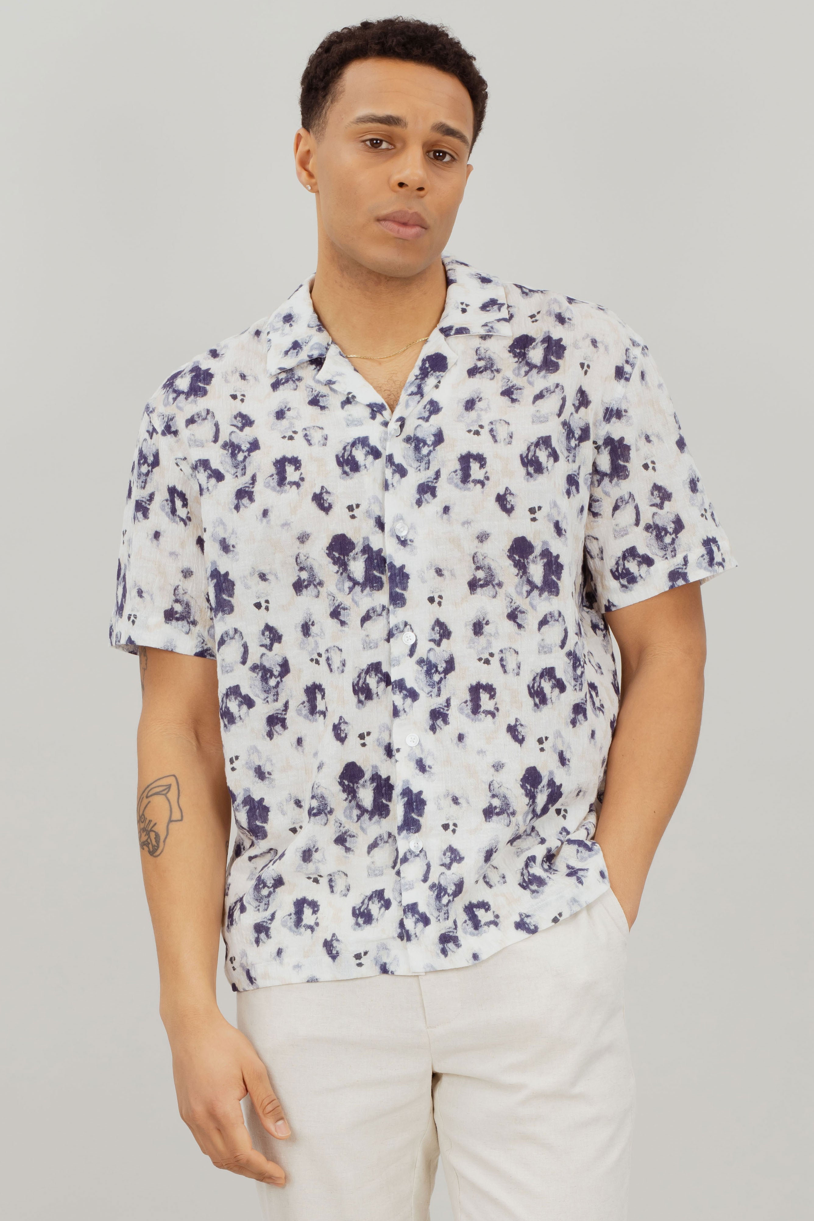 Urban Pioneers Male Gaston SS SHIRT BLUE AOP