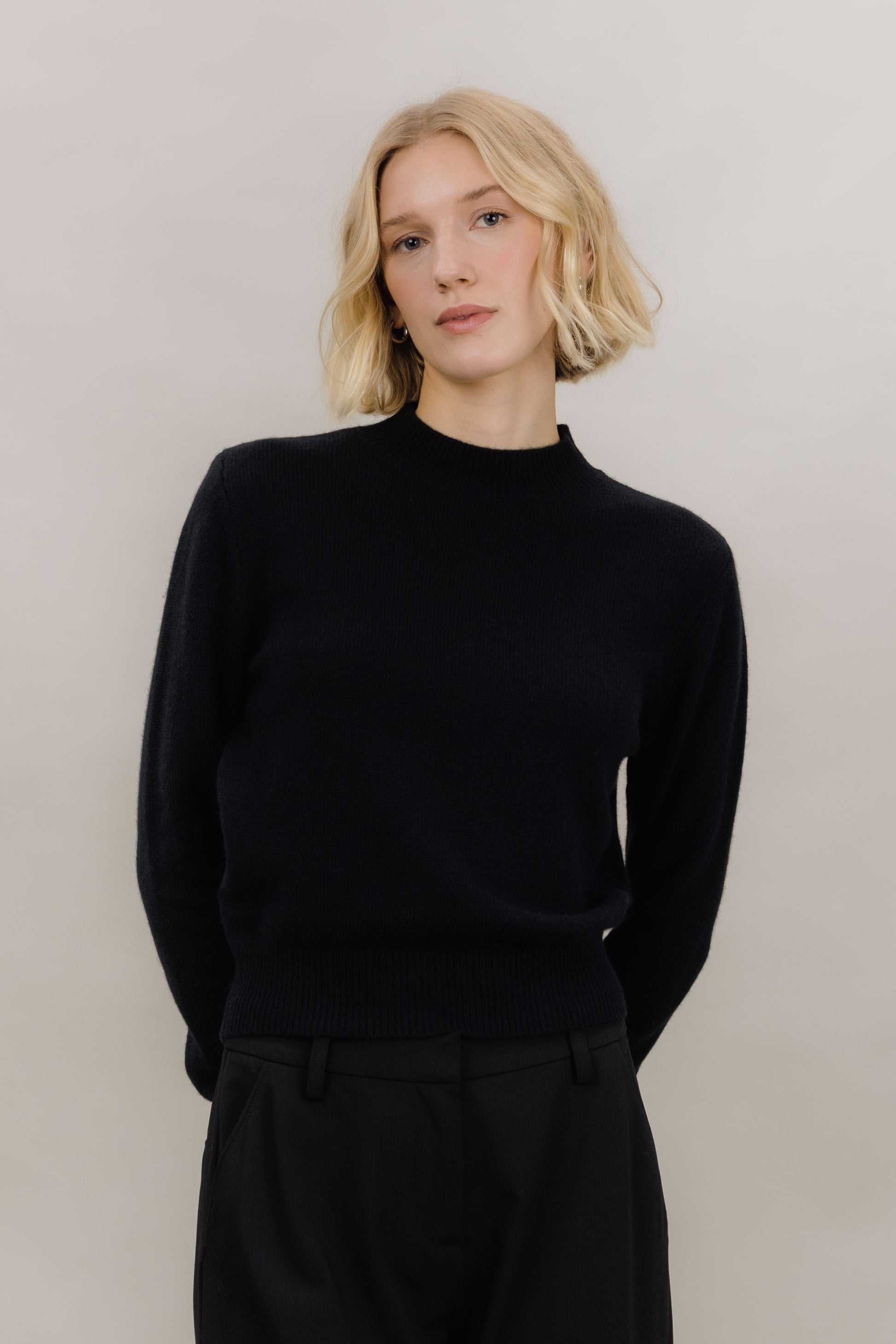Urban Pioneers Female Gemma Sweater SWEATER BLACK
