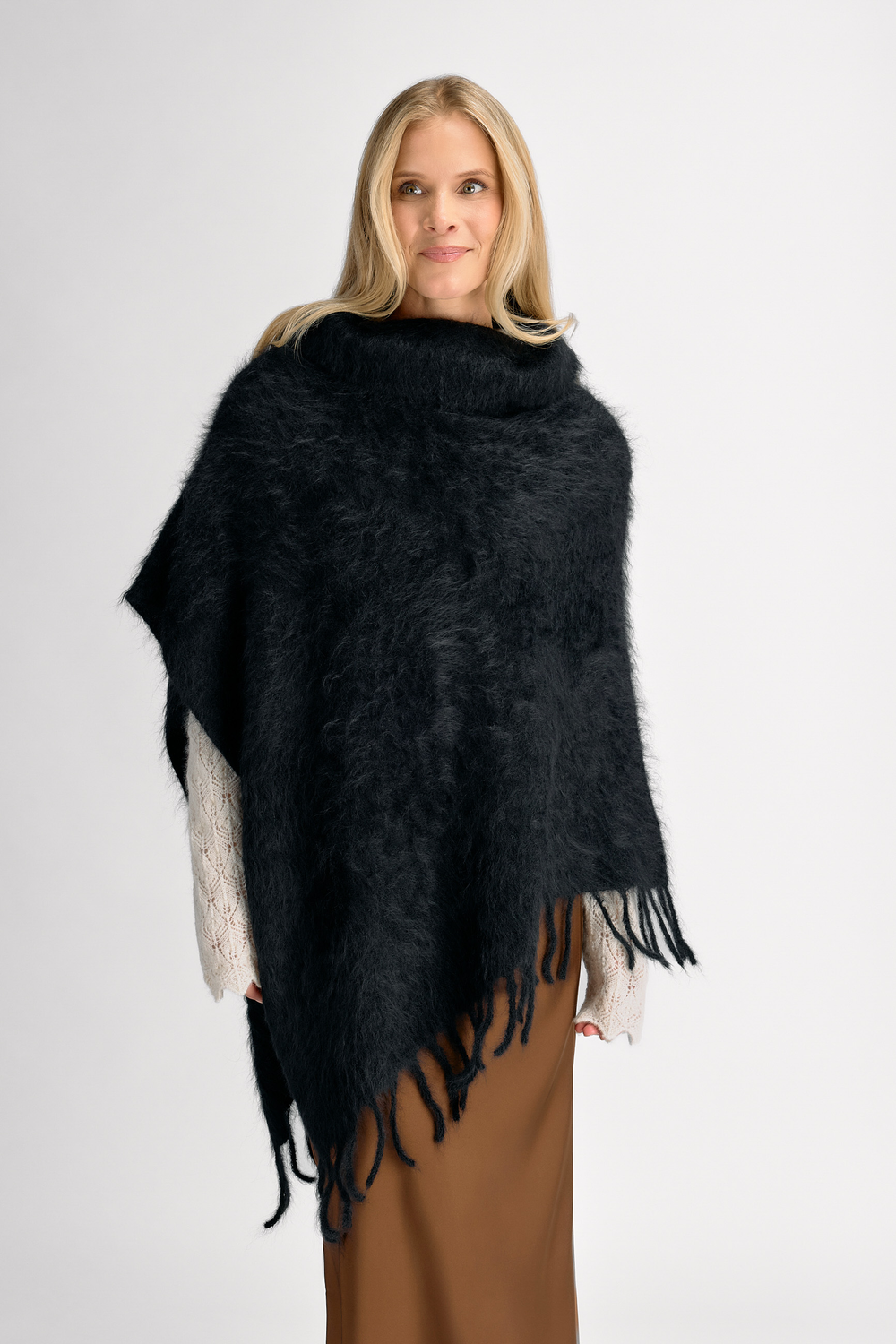 Urban Pioneers Female Hedy Turtleneck SWEATER BLACK