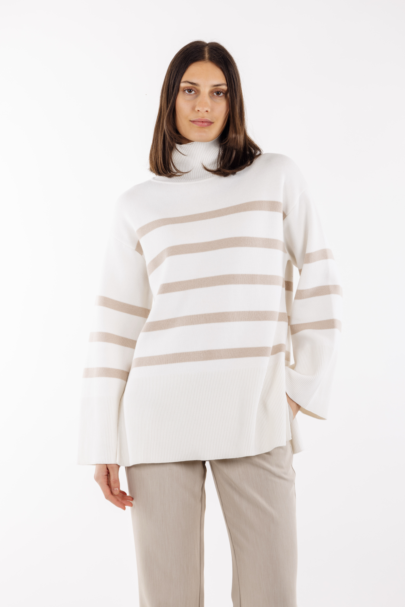 Urban Pioneers Female Livia Sweater SWEATER WHITE