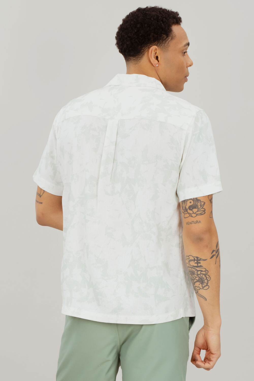 Urban Pioneers Male Luciano SS SHIRT LIGHT GREEN AOP