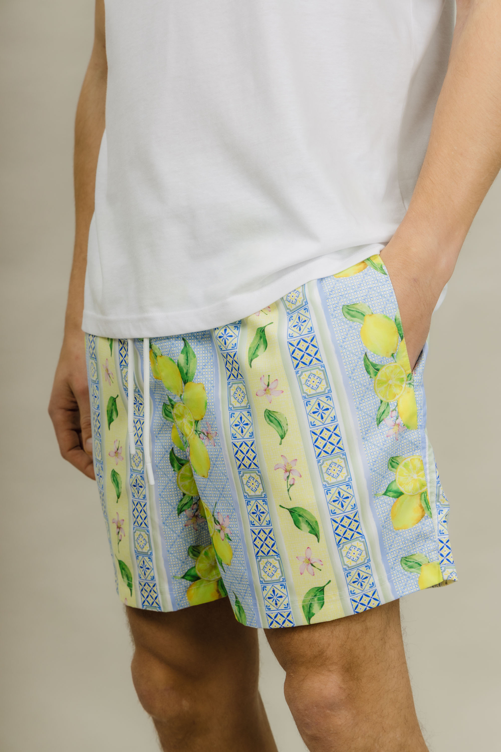 Urban Pioneers Male Luka Shorts SWIMSHORTS LEMONS AOP