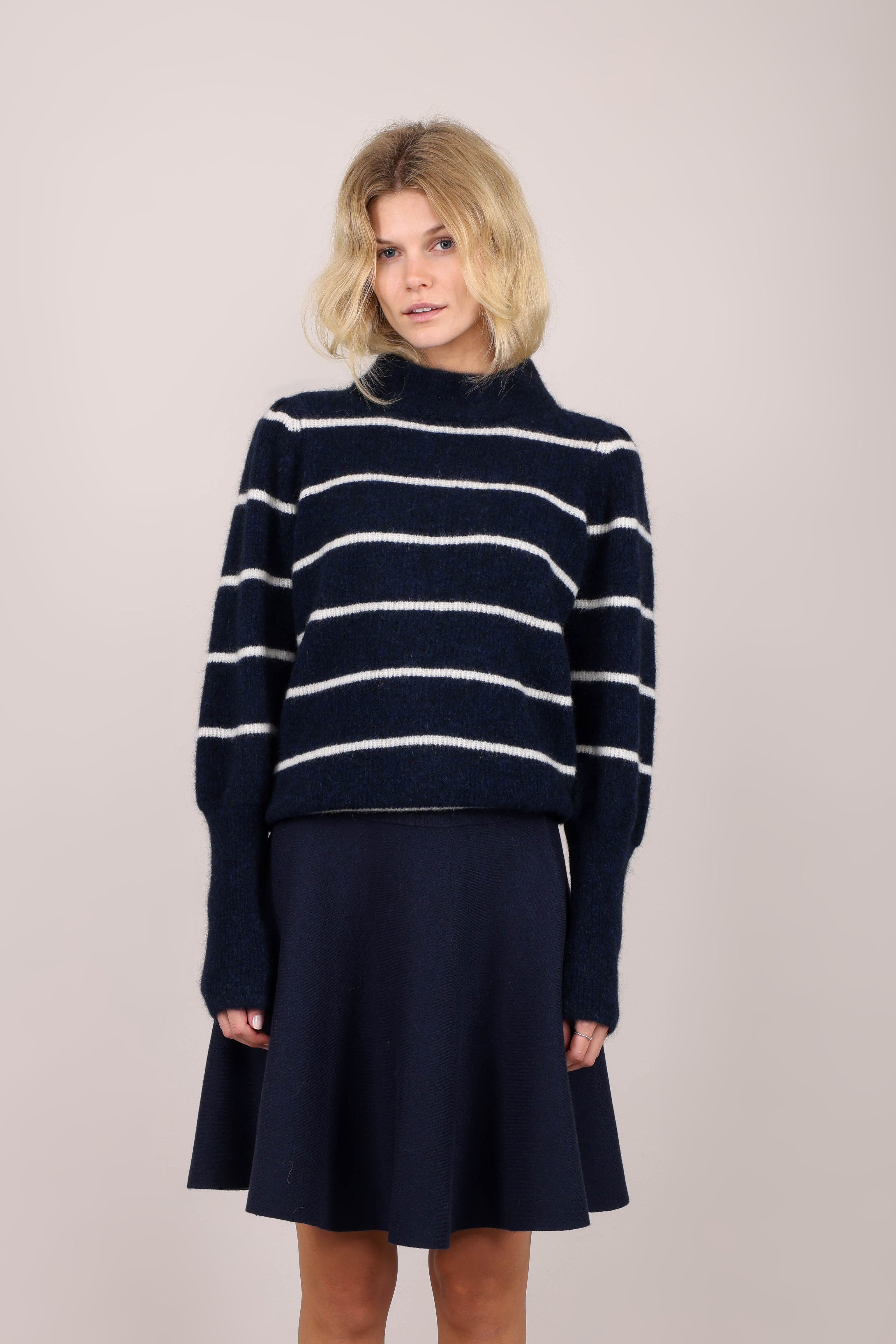 Urban Pioneers Female Mara Sweater SWEATER NAVY