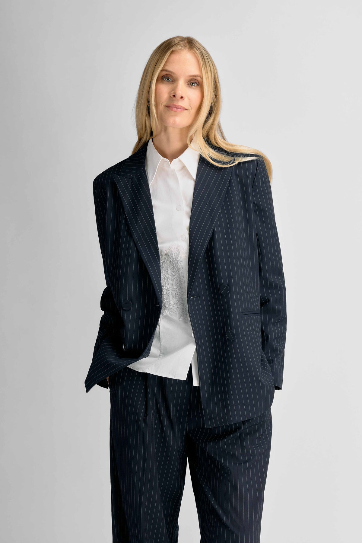 Urban Pioneers Female Margaret Blazer BLAZER DARK NAVY PINSTRIPE