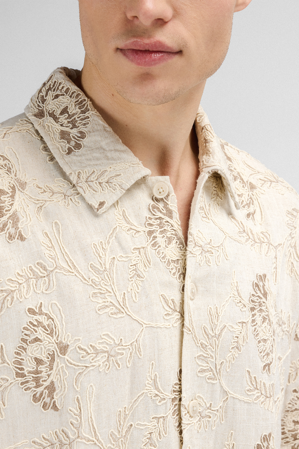 Urban Pioneers Male Ricci SS Shirt SS SHIRT LIGHT SAND AOP