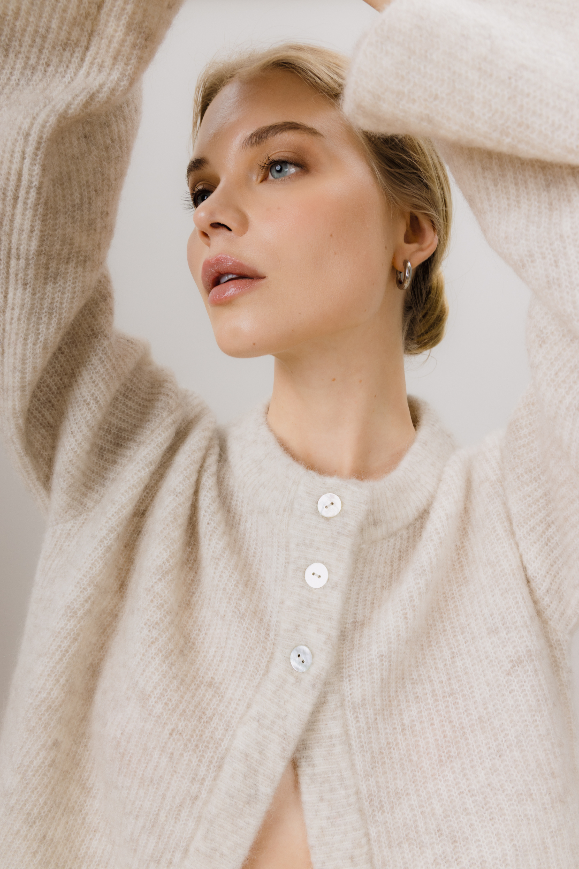 Urban Pioneers Female SANTINA CARDIGAN CARDIGAN LIGHT SAND