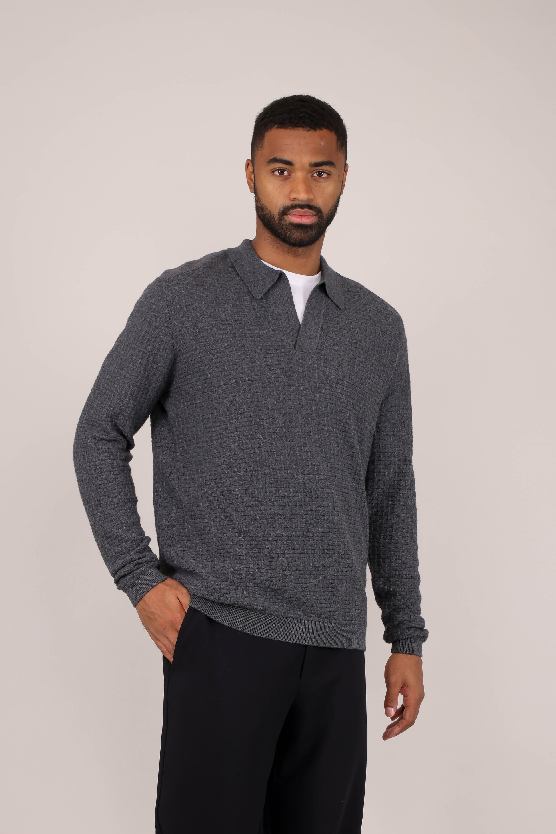 Urban Pioneers Male Sanches Sweater SWEATER CHARCOAL